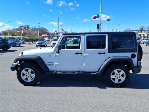 Used 2016 Jeep Wrangler Unlimited Sport image 2