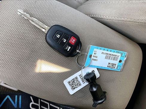 Used 2016 Toyota Corolla LE FWD image 15