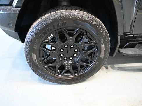 Used 2025 GMC Hummer EV 2X w/ LPO, Dark Essentials Package image 32