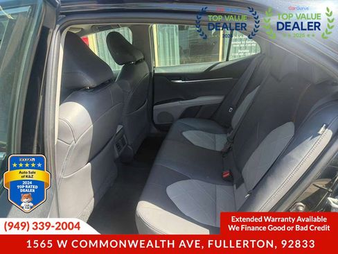 Used 2018 Toyota Camry XLE FWD image 12