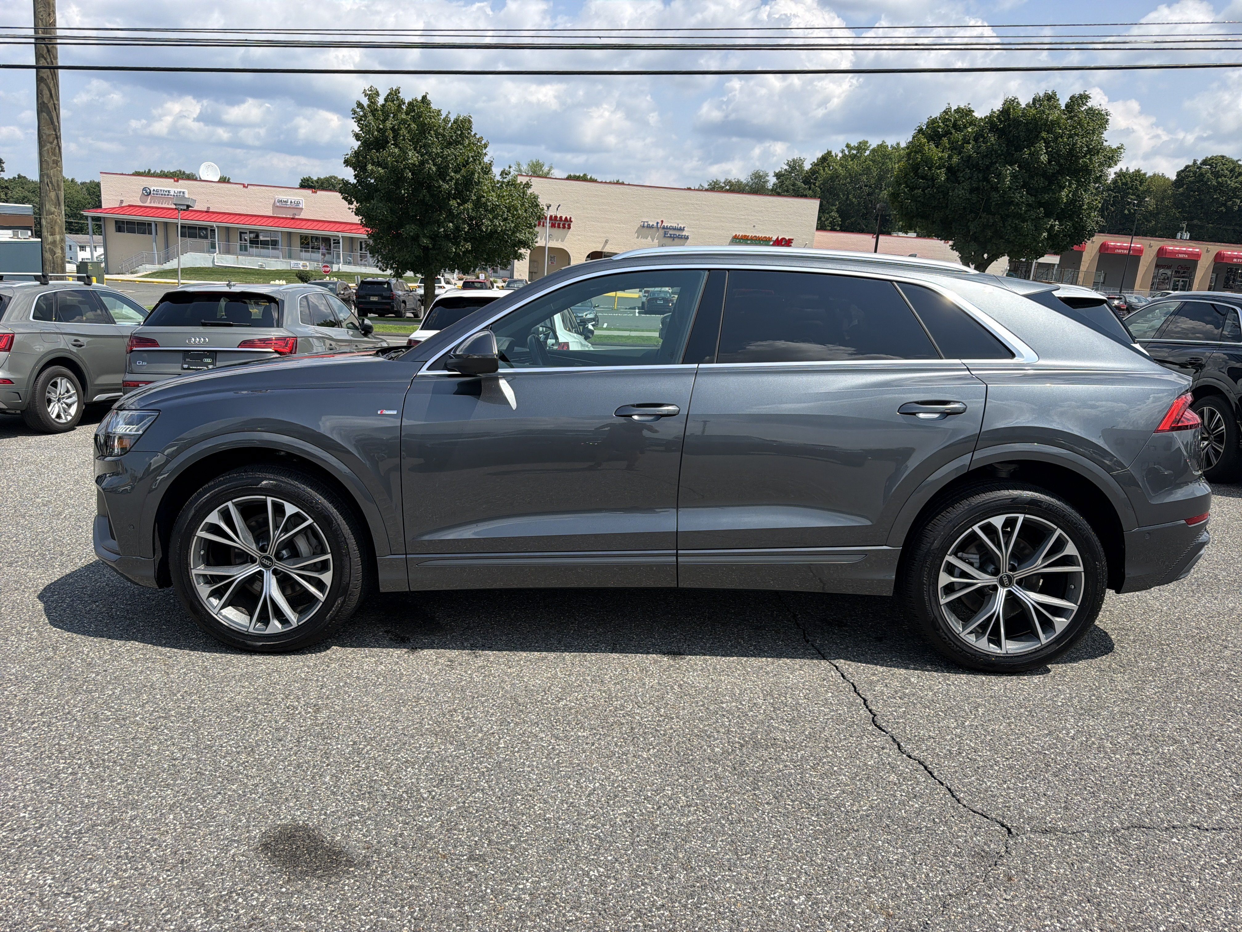 Certified 2023 Audi Q8 Premium Plus w/ Premium Plus Package AWD/4WD image 4