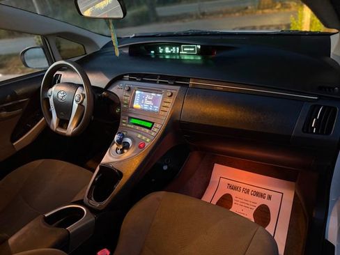 Used 2012 Toyota Prius Three image 31