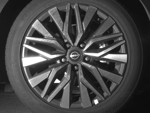 Used 2025 Nissan Altima 2.5 SV FWD image 13