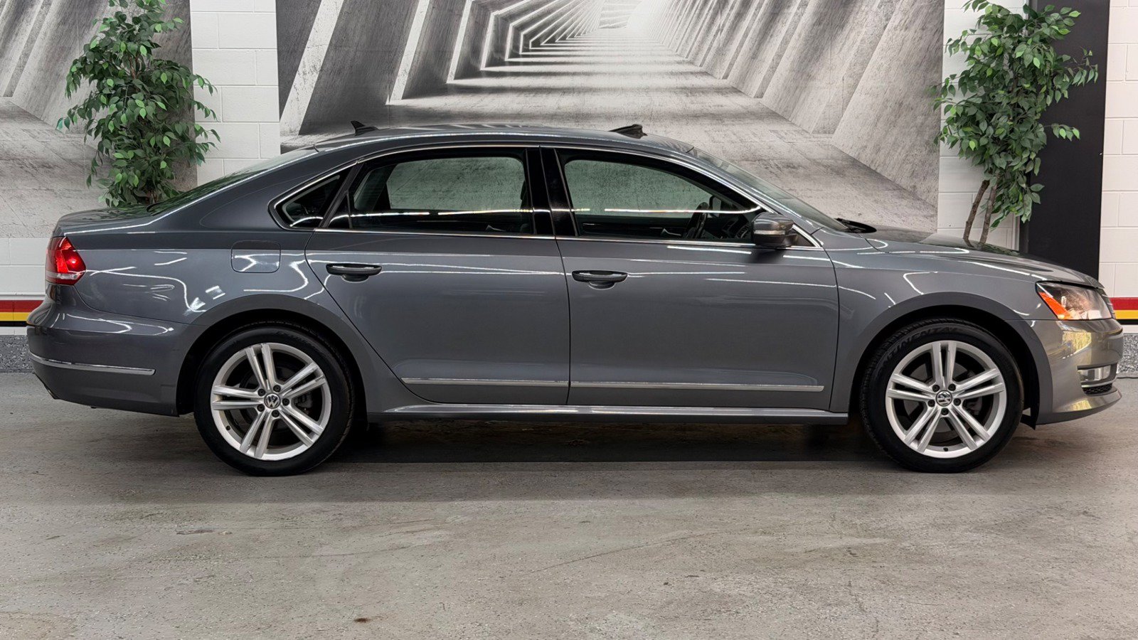 Used 2014 Volkswagen Passat 3.6 SEL Premium FWD image 6