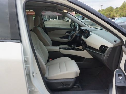 Used 2023 Nissan Rogue SL w/ SL Premium Package FWD image 17