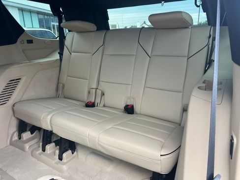 Used 2022 Cadillac Escalade Premium Luxury AWD/4WD image 14