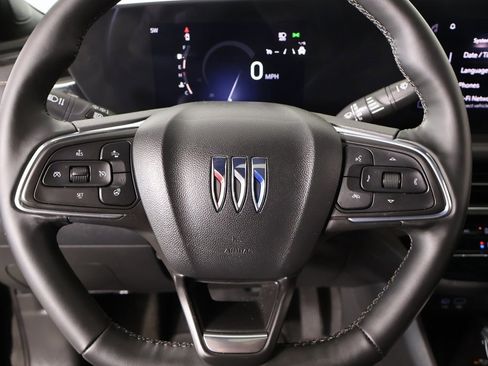 Used 2025 Buick Envista Avenir image 3