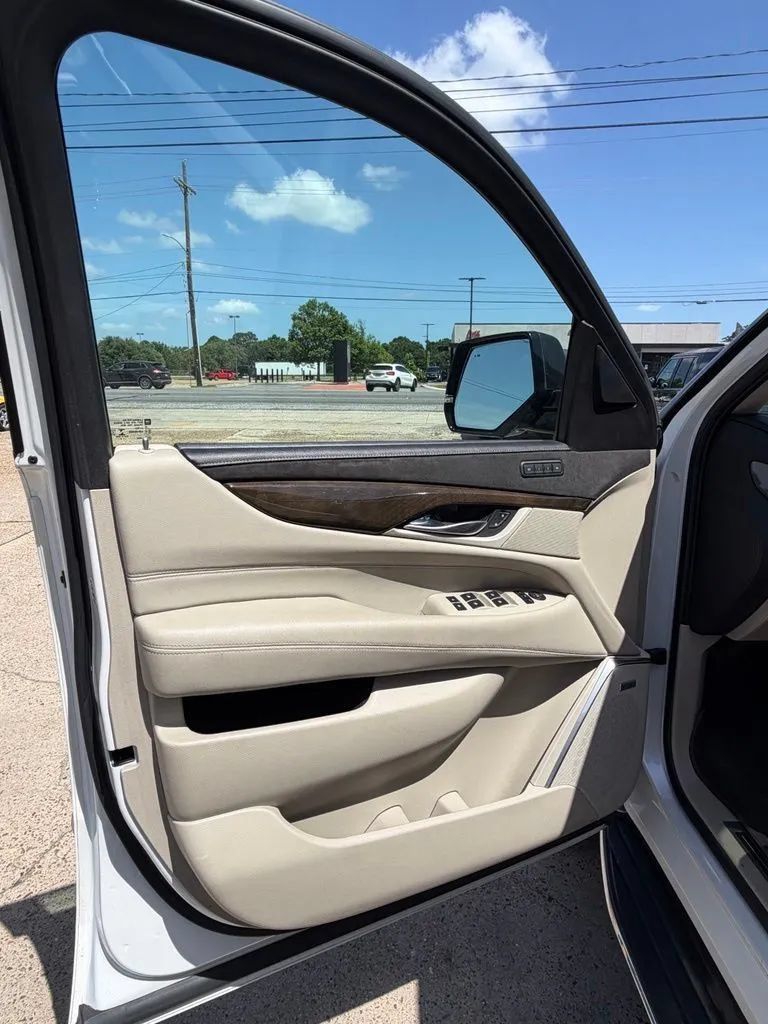 Used 2020 Cadillac Escalade ESV Premium Luxury AWD/4WD image 14