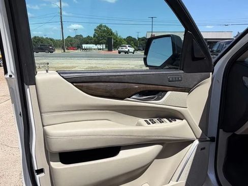 Used 2020 Cadillac Escalade ESV Premium Luxury AWD/4WD image 14