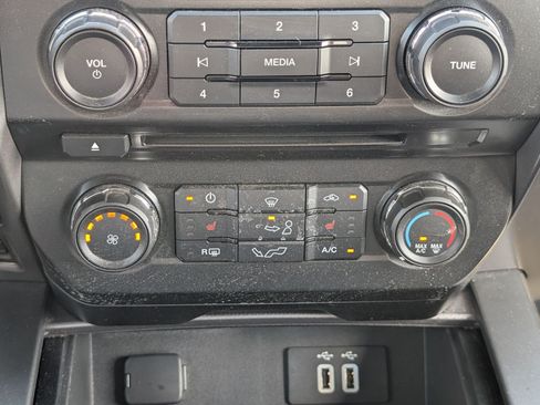 Used 2016 Ford F150 XLT w/ Equipment Group 302A Luxury AWD/4WD image 19