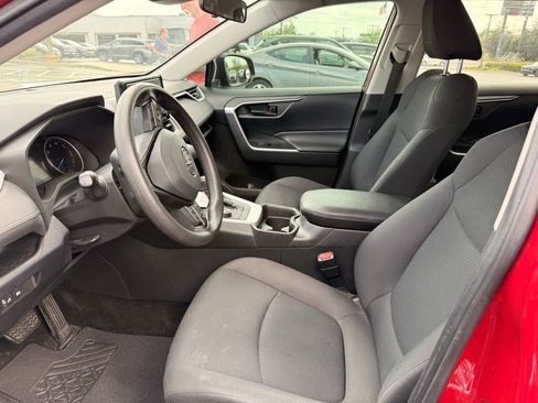 Used 2019 Toyota RAV4 LE image 9