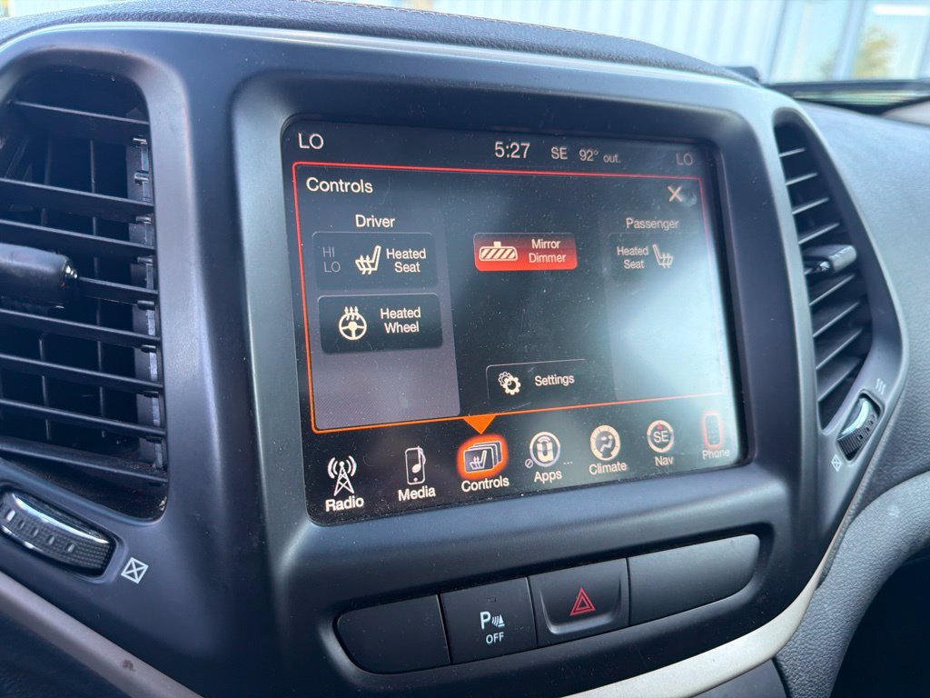 Used 2018 Jeep Cherokee Limited AWD/4WD image 17