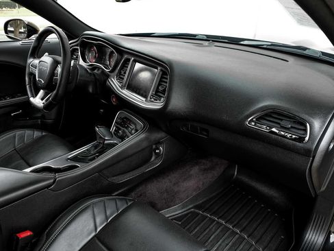 Used 2016 Dodge Challenger SRT Hellcat RWD image 10