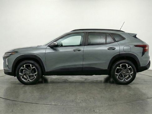 Used 2025 Chevrolet Trax LT FWD image 5