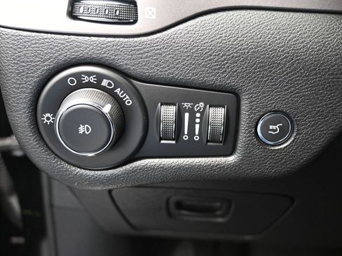 Used 2020 Jeep Cherokee Limited AWD/4WD image 17