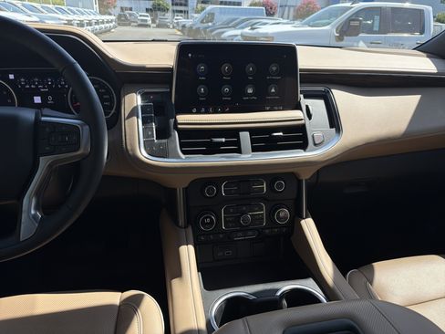 Used 2021 Chevrolet Tahoe Premier AWD/4WD image 31