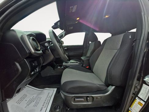 Used 2022 Toyota Tacoma TRD Sport w/ Black Out Package (TMS) image 9