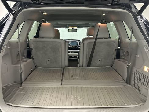 Used 2016 Toyota Highlander XLE AWD/4WD image 13