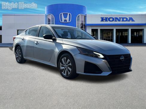 Used 2024 Nissan Altima 2.5 S image 8