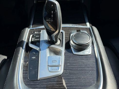 Used 2016 BMW 750i image 28