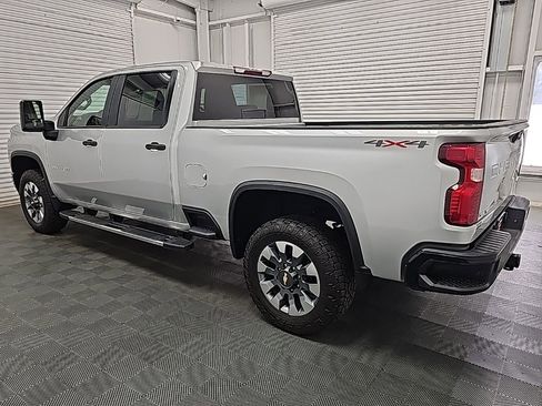 Used 2022 Chevrolet Silverado 2500 Custom w/ Custom Convenience Package image 5