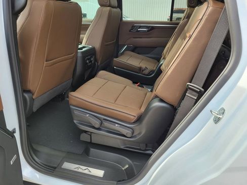 New 2026 Chevrolet Tahoe High Country w/ LPO, Illumination Package AWD/4WD image 7