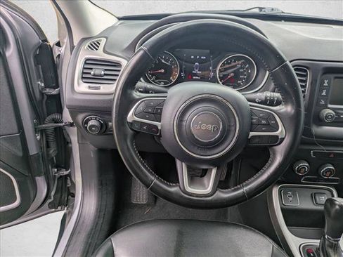 Used 2018 Jeep Compass Latitude image 12