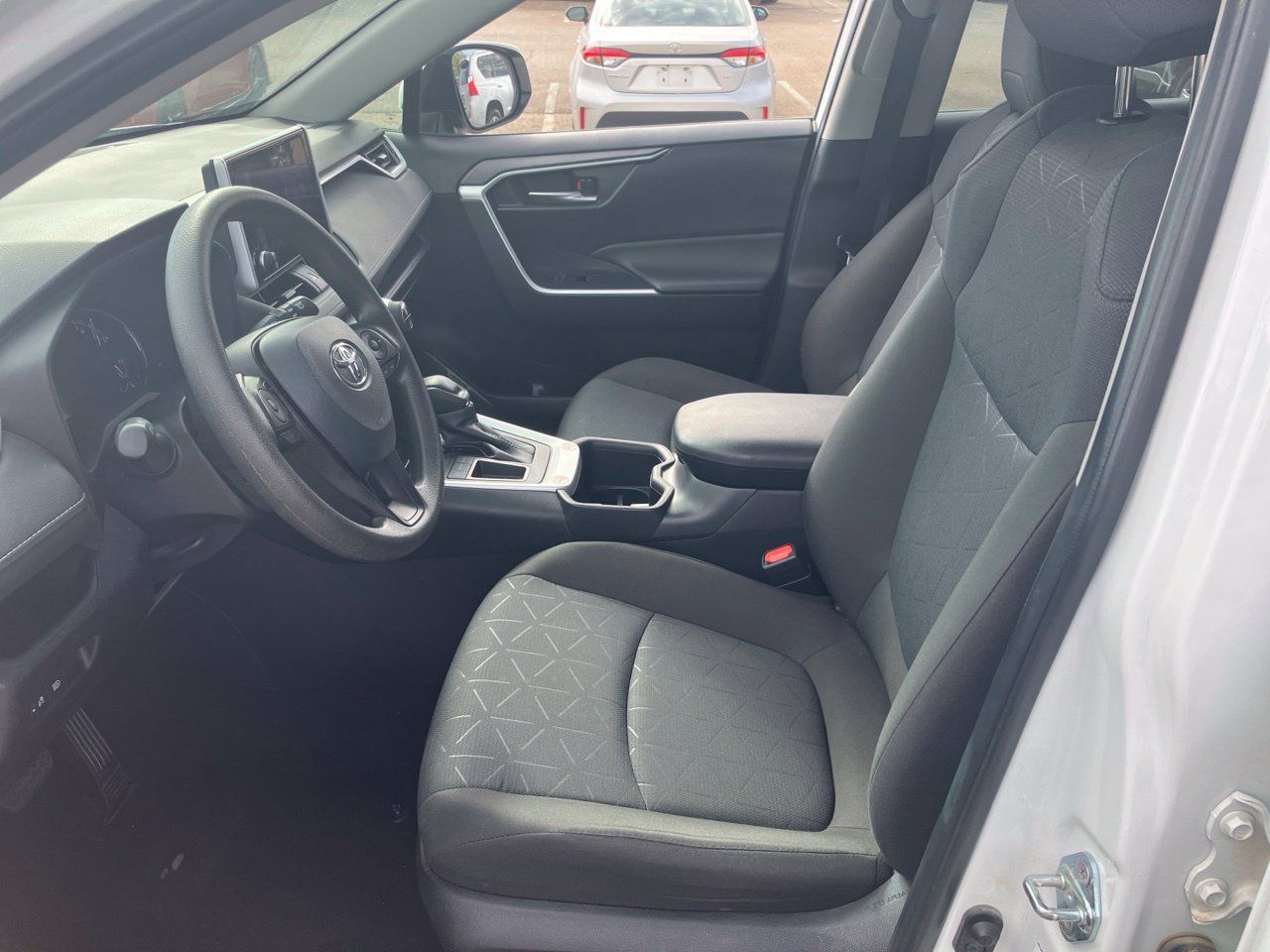 Used 2025 Toyota RAV4 XLE FWD image 7