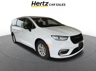 Used 2024 Chrysler Pacifica Touring-L video 1