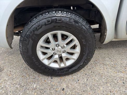 Used 2016 Nissan Frontier SV image 20