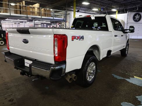Used 2024 Ford F350 XLT w/ FX4 Off-Road Package image 6