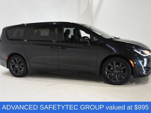 Used 2019 Chrysler Pacifica Touring Plus w/ Advanced Safetytec Group FWD image 3