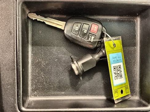 Used 2016 Toyota Camry SE image 35