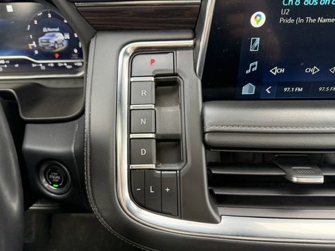 Used 2022 Chevrolet Suburban LT w/ LT Signature Package image 24