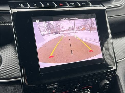 Used 2024 Jeep Grand Cherokee Altitude image 23