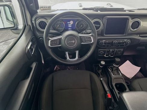 Used 2022 Jeep Wrangler Unlimited Sahara image 20