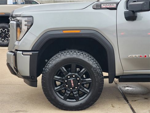 Used 2025 GMC Sierra 2500 AT4 w/ AT4 Premium Plus Package image 9