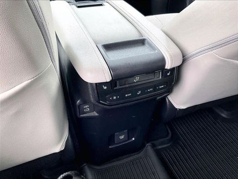 Used 2024 Toyota Grand Highlander Limited image 29