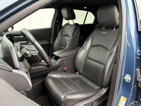 Used 2024 Cadillac XT4 Premium Luxury image 11