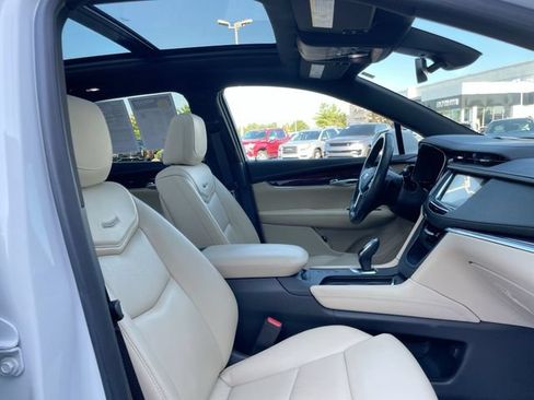 Certified 2018 Cadillac XT5 Premium Luxury FWD image 18