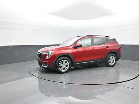 Used 2022 GMC Terrain SLE w/ Driver Convenience Package image 4