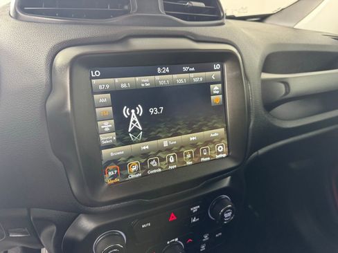 Used 2023 Jeep Renegade Trailhawk w/ Trailhawk Elite Group image 17