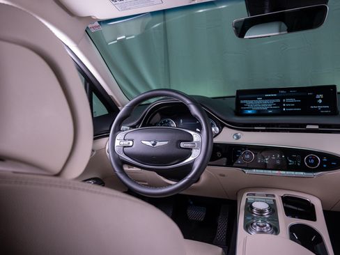 Used 2022 Genesis GV70 2.5T AWD/4WD image 14