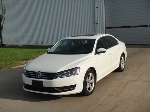 Used 2013 Volkswagen Passat 2.5 SE FWD image 21