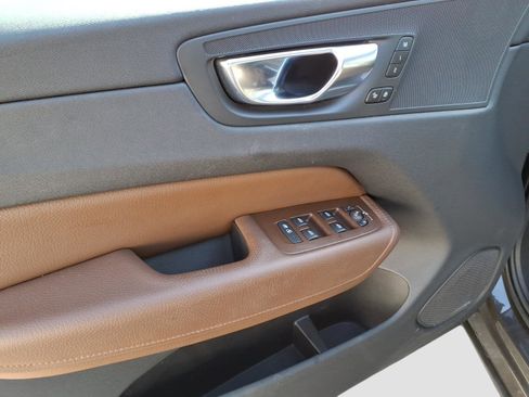 Used 2020 Volvo XC60 T5 Momentum w/ Protection Package image 13