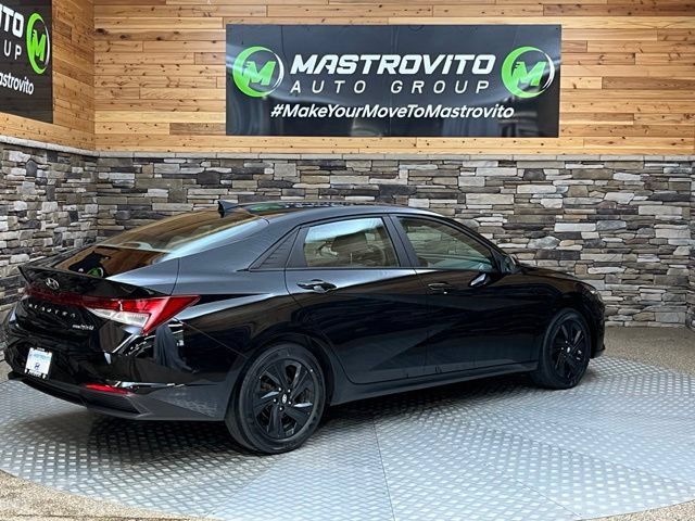 Certified 2023 Hyundai Elantra Blue FWD image 9