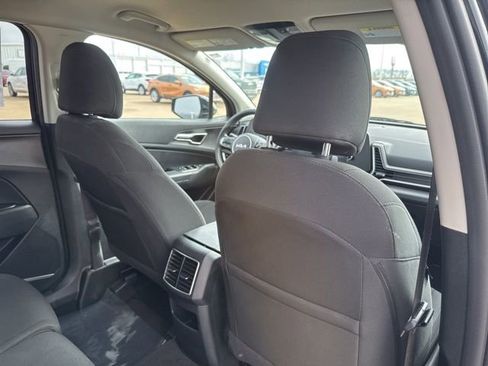 Used 2025 Kia Sportage LX image 45