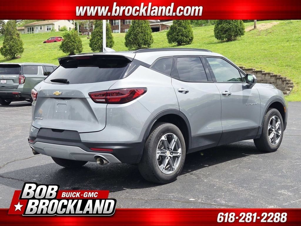 Used 2024 Chevrolet Blazer LT w/ Convenience Package FWD image 3
