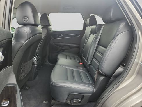 Used 2019 Kia Sorento EX AWD/4WD image 16