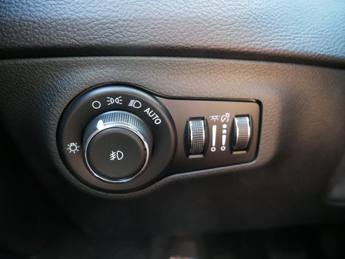 Used 2018 Jeep Compass Trailhawk w/ Leather Interior Group AWD/4WD image 26